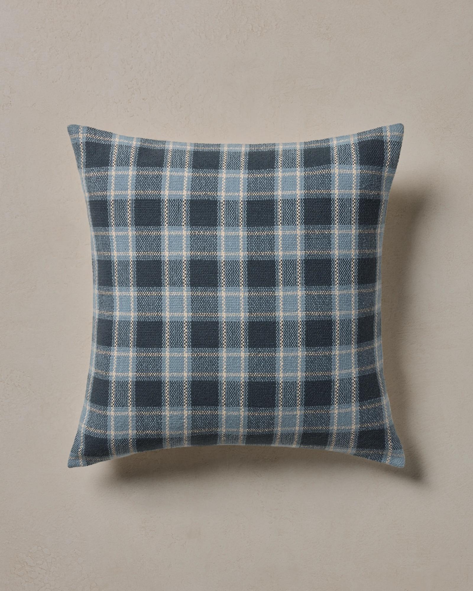 Izzy Pillow | Joon Loloi